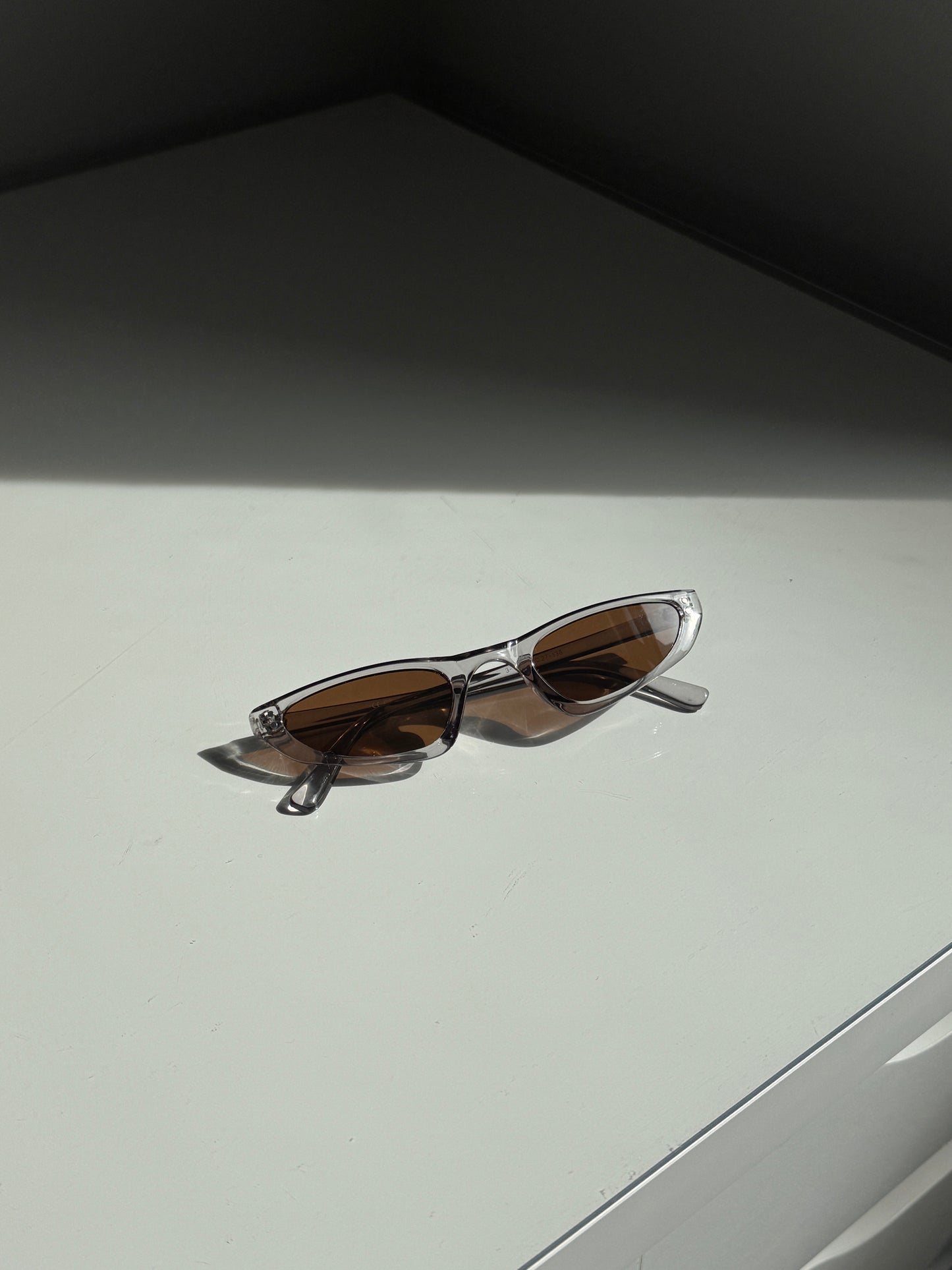 Dart Gri Şeffaf Güneş Gözlüğü